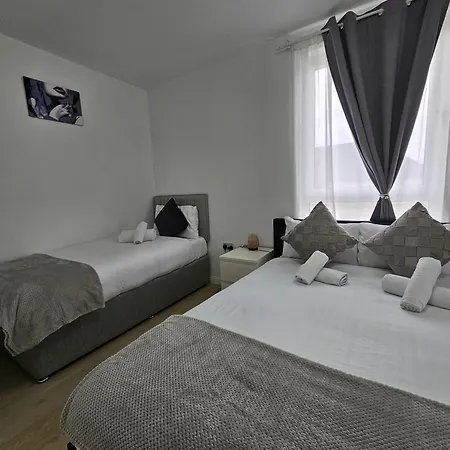 Lovely House With Private Parking! Glasgow! Hébergement de vacances Glasgow