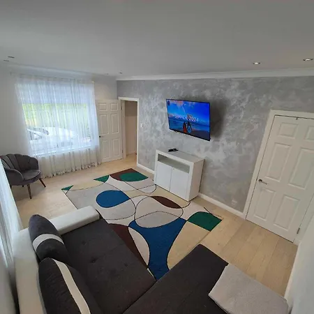 Lovely House With Private Parking! Glasgow! Vakantiehuis
