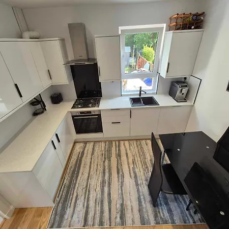 Vakantiehuis Lovely House With Private Parking! Glasgow!