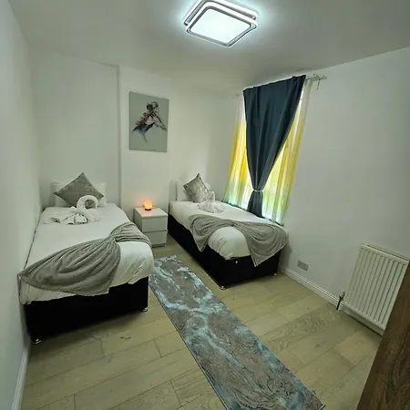 Vakantiehuis Lovely House With Private Parking! Glasgow! Glasgow