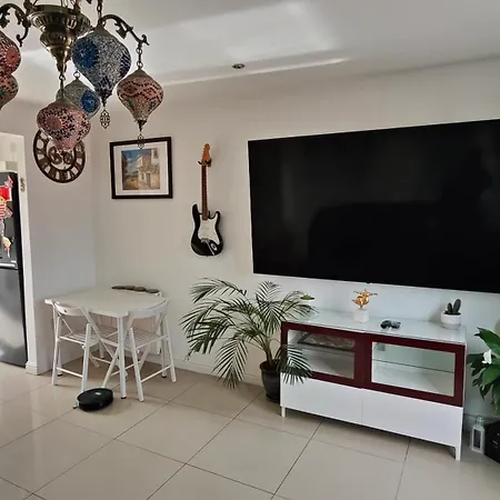 La Casita, Your Away From - Free Parking Apartament *