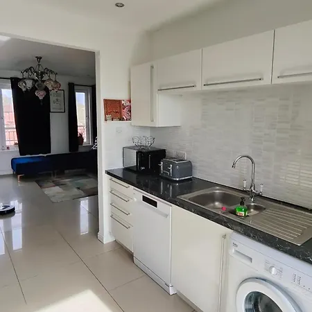 Apartment La Casita, Your Away From - Free Parking Glasgow