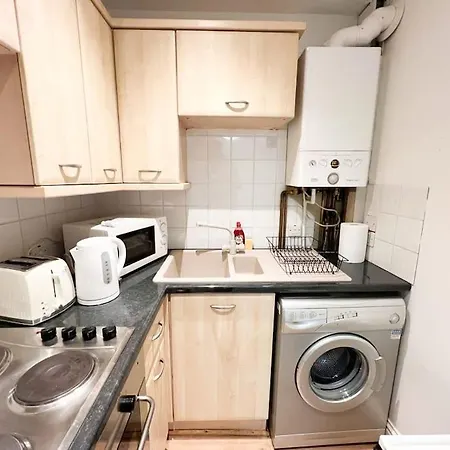 Apartment Chic Minimalist Retreat In Ibrox *