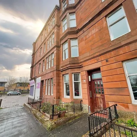 Chic Minimalist Retreat In Ibrox Glasgow