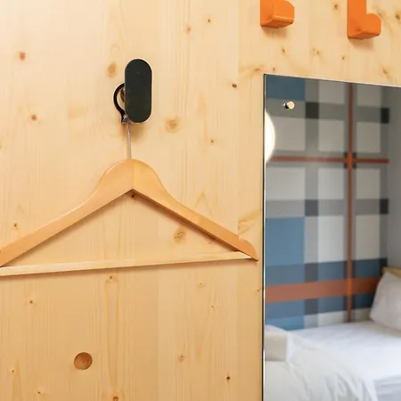 Easyhotel Hotel 2*