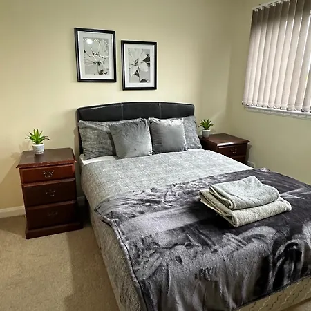 Down Town Pad*2bed&free Parking* Apartment Glasgow