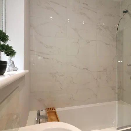 Signature - Huntley House Apartment