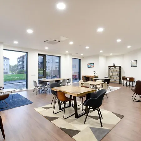 Apartment St Mungo's In *