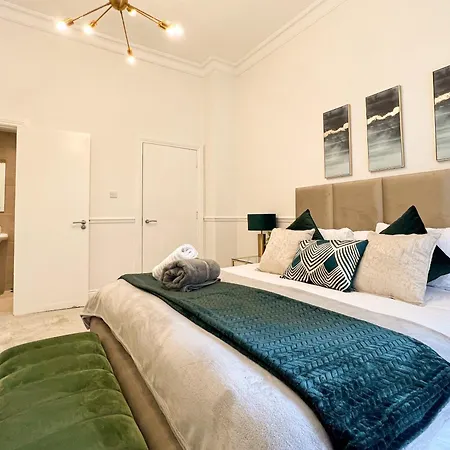 Large Blythswood Apartment *