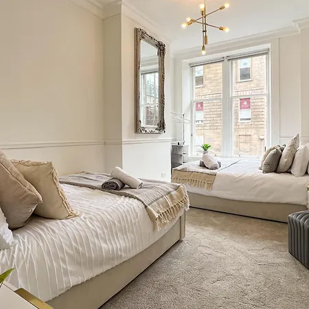 Large Blythswood Apartment *