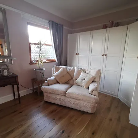 Beautiful Self Contained With Garden Glasgow