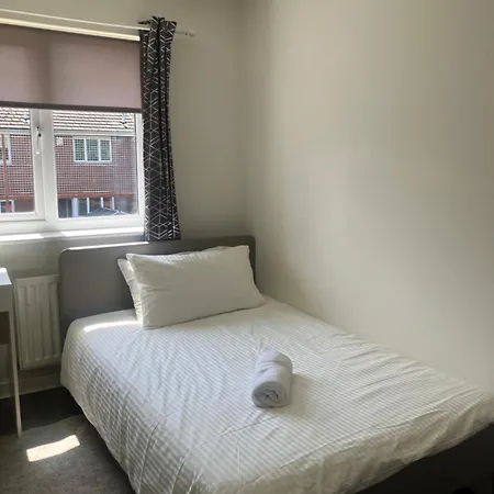 Urban Escape Free Parking 20min Walk To Center Holiday home Glasgow
