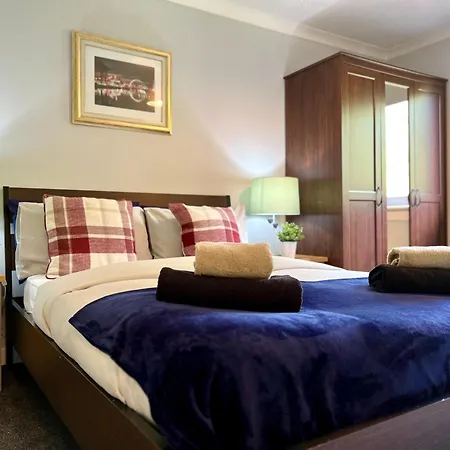 Spacious 2 Bed-flat In - Free Parking Apartment
