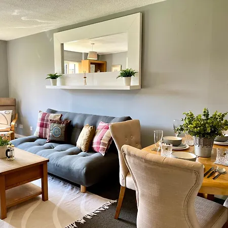 Daire Spacious 2 Bed-flat In - Free Parking *