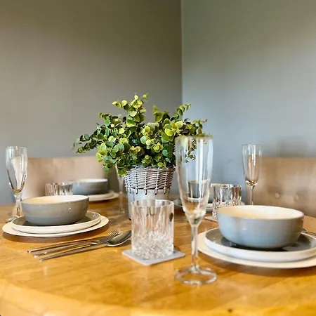 Spacious 2 Bed-flat In - Free Parking דירה גלאזגו