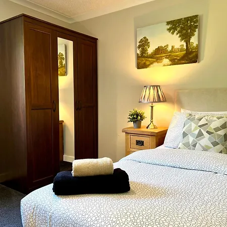 Spacious 2 Bed-flat In - Free Parking * Glasgow