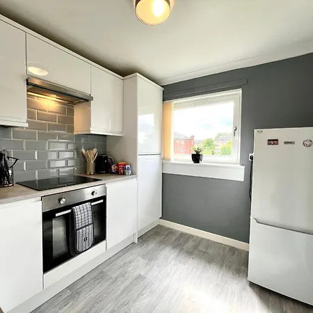 Spacious 2 Bed-flat In - Free Parking