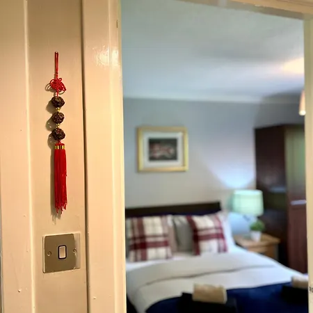 Spacious 2 Bed-flat In - Free Parking * Glasgow