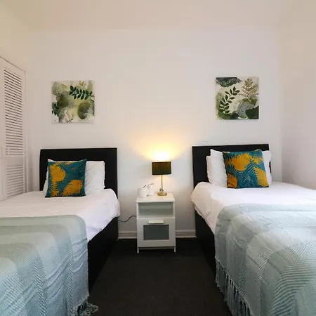 Signature - Glen Lee House