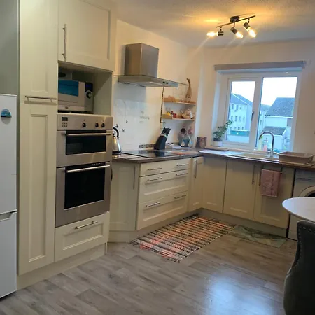 Facing Spacious Free Parking Appartement *