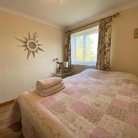 Stunning 3 Bedroom House With 2 Bathrooms Glasgow