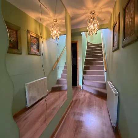 Stunning 3 Bedroom House With 2 Bathrooms Nyaraló Glasgow