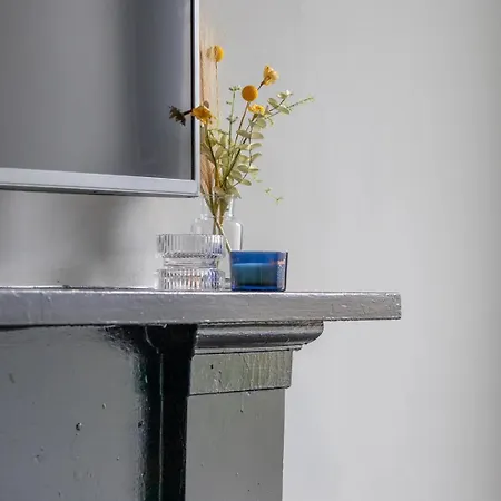 West End Cosy Pop Of Colour - Pass The Keys דירה