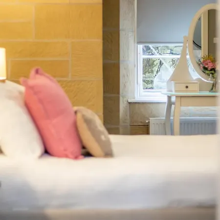 Private Garden West End With Parking - Pass The Keys