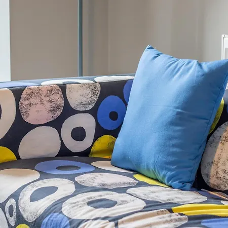 West End Cosy Pop Of Colour - Pass The Keys דירה