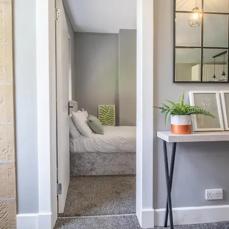 Pass The Keys Private Garden West End With Parking Apartment Glasgow