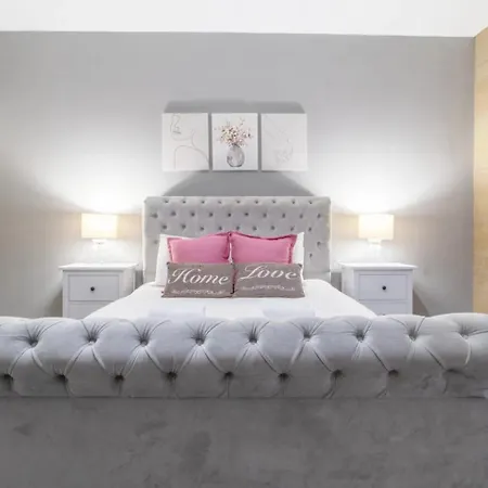 Private Garden West End With Parking - Pass The Keys *