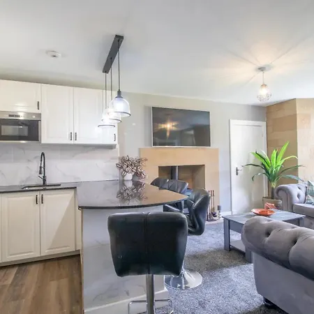 Private Garden West End With Parking - Pass The Keys Appartement *