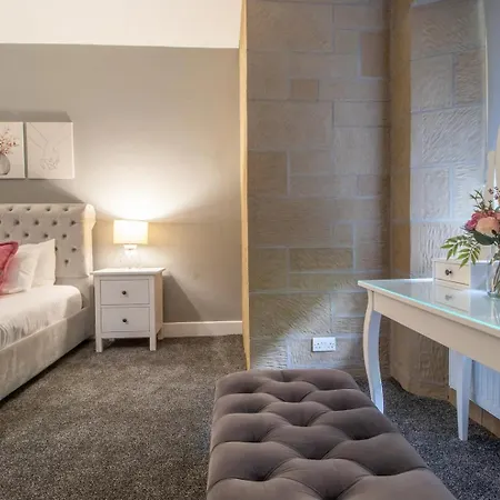 Pass The Keys Private Garden West End With Parking Apartment Glasgow