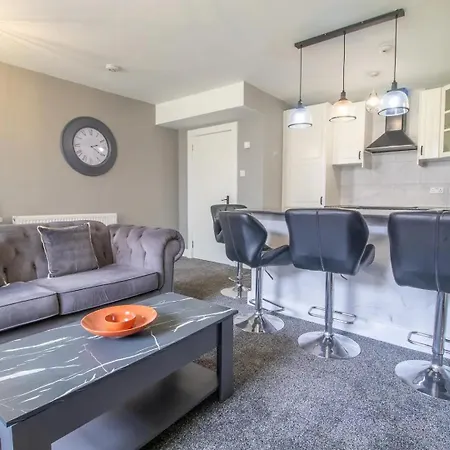 Private Garden West End With Parking - Pass The Keys *