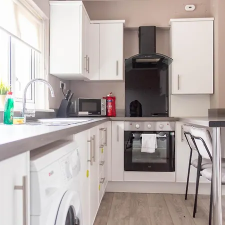 2 Bdr House By Caledonia Luxe Short Lets & Serviced Bargeddie