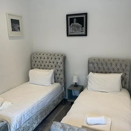 Elder Park Apartment *