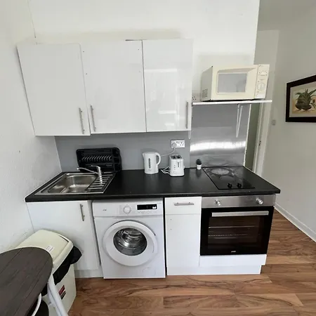Great Western Road Studio With En Apartman *