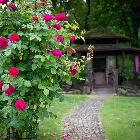 Stunning 4-bedroom With Hot Tub & Sauna Near Loch Lomond *