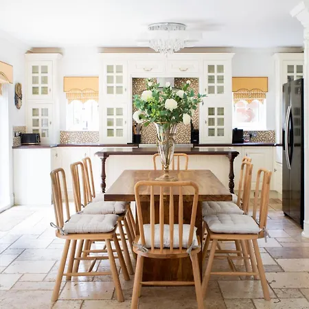 Stunning 4-bedroom With Hot Tub & Sauna Near Loch Lomond غلاسغو