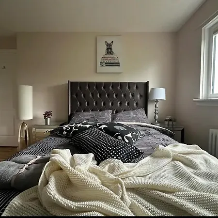Beautiful House In Clydebank Apartment *