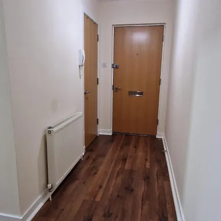 Cosy And Stylish 2-bedrooms,2-bathroom Prime Location Apartment *