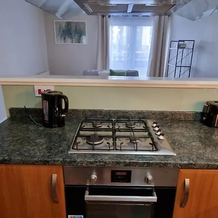 Cosy And Stylish 2-bedrooms,2-bathroom Prime Location *