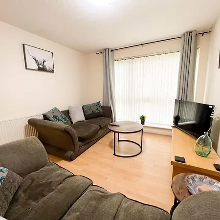 Cosy Riverside Secc Hydro Apartment