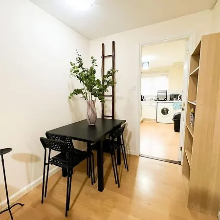 Apartment Cosy Riverside Secc Hydro