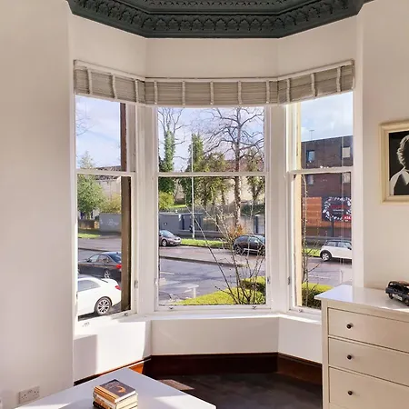 Apartment Studio Paisley Road West *
