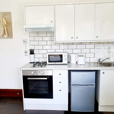 Studio Paisley Road West Apartment