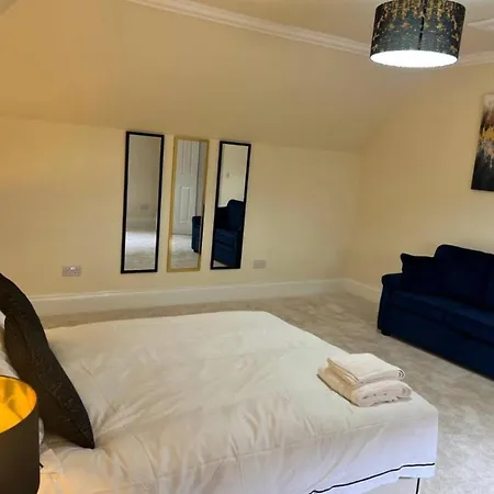 Paradise - Spacious 3- Bed House Сasa de vacaciones Glasgow