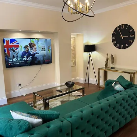 Paradise - Spacious 3- Bed House * Glasgow