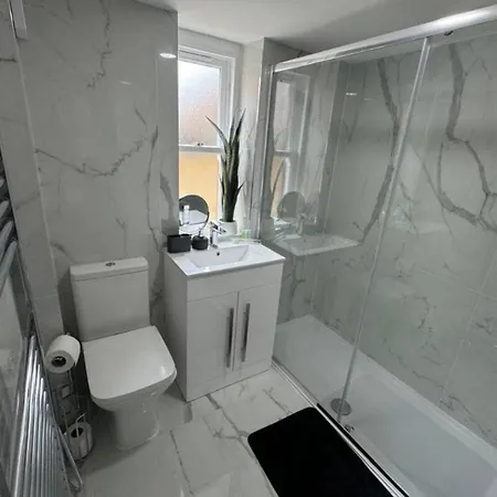 Holiday home Paradise - Spacious 3- Bed House