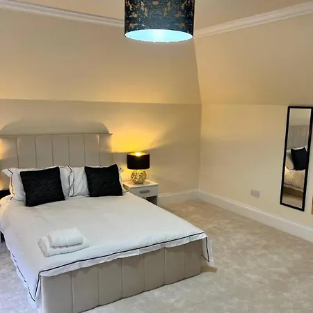 Holiday home Paradise - Spacious 3- Bed House *